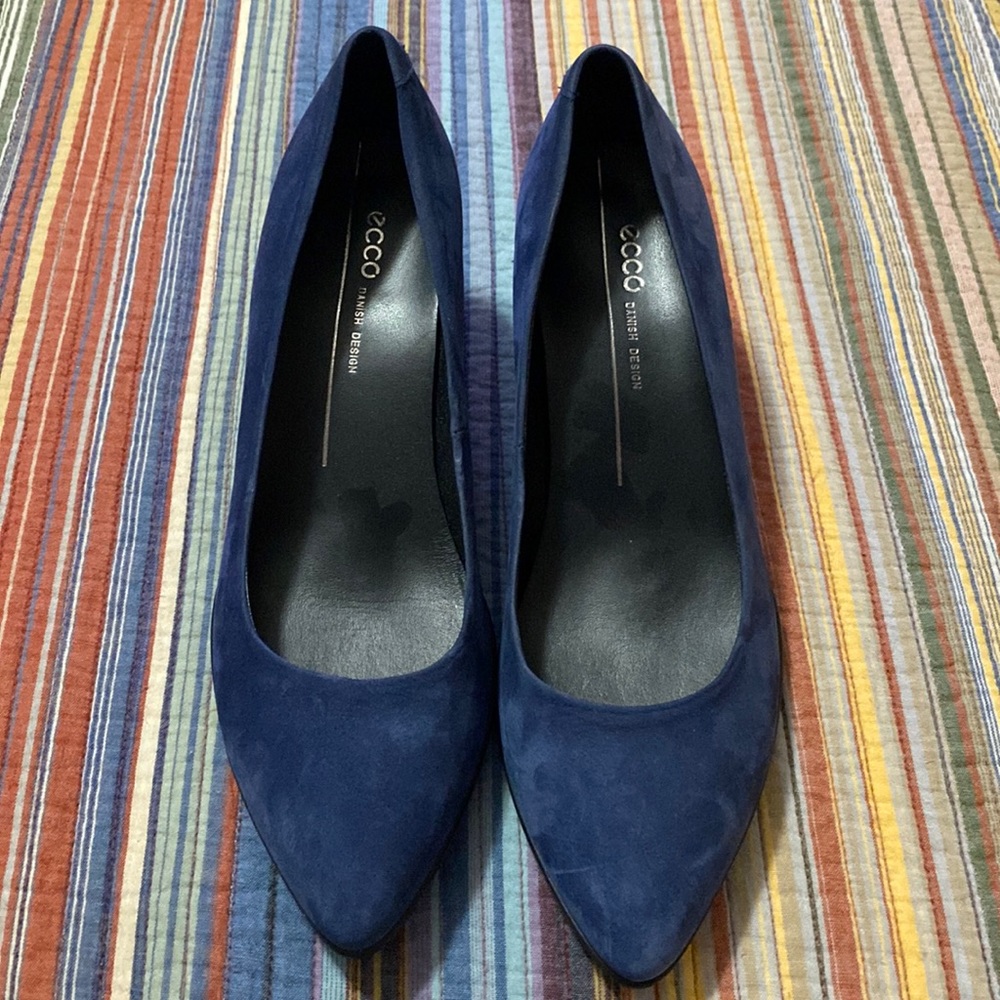 Ecco like new heels